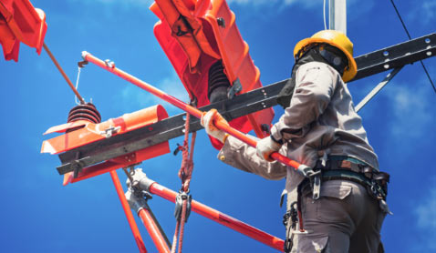 photo of a lineworker